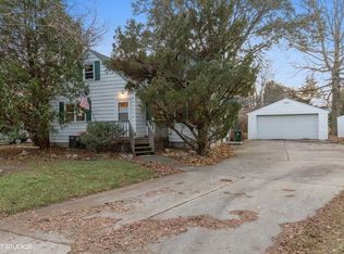 3429 Carlton Dr, Cedar Falls, IA 50613