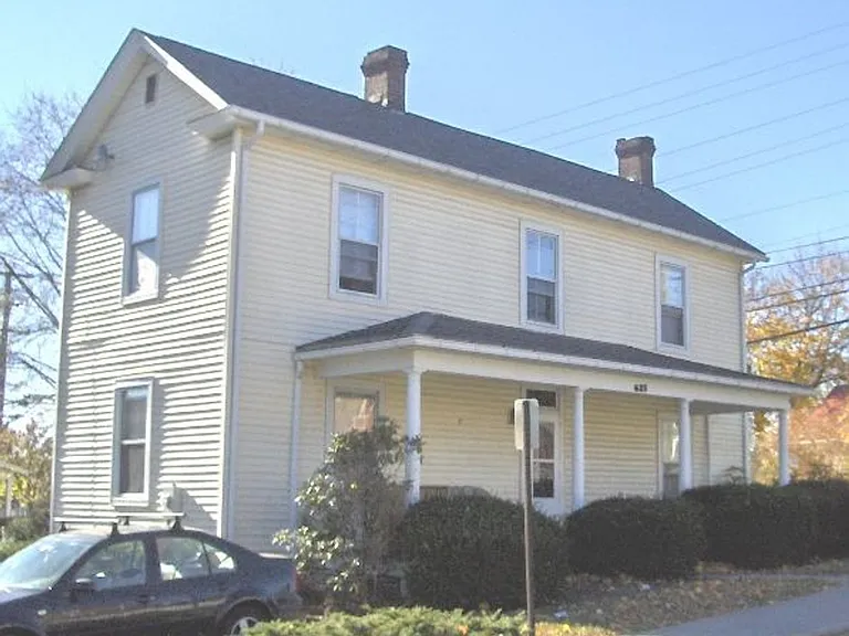 621 Progress St NE — Photo 1