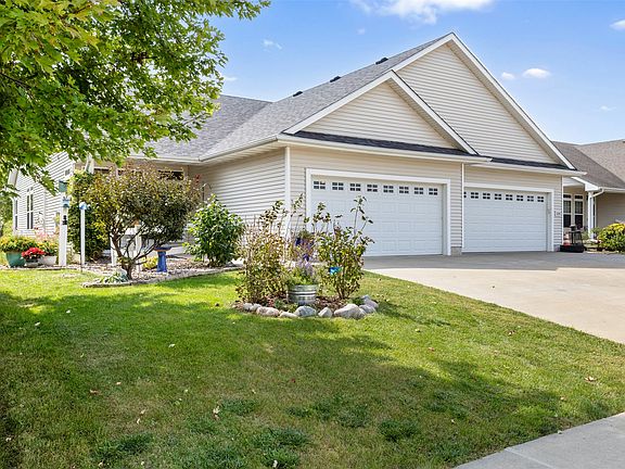 2nd image of 230 NE Sunrise Dr