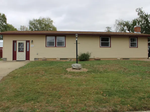 2106 W 4th St, Perry, IA 50220