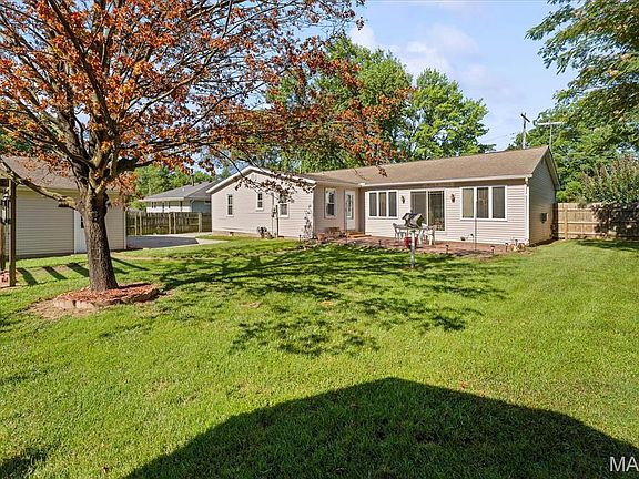 2nd image of 124 Cascade Dr