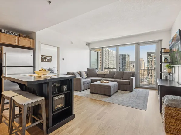 929 Portland Ave APT 902, Minneapolis, MN 55404