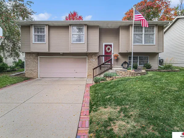 5211 NW 7th St, Lincoln, NE 68521