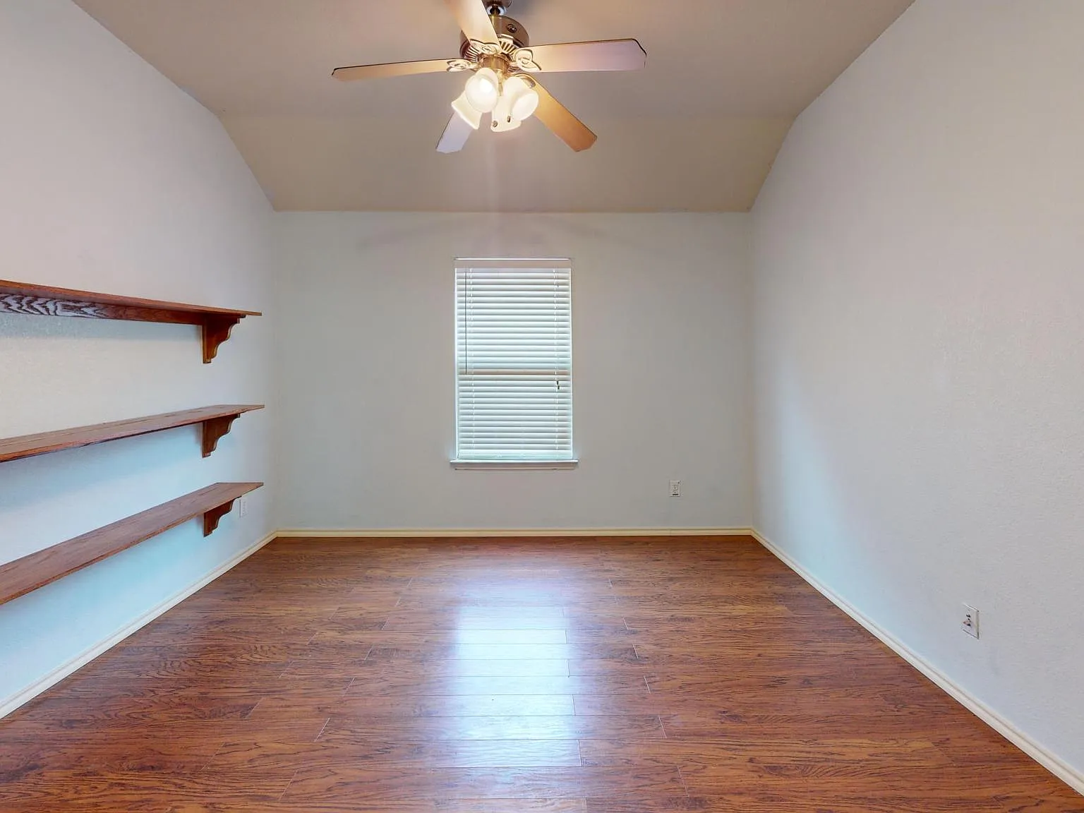 3 bed, 1737 sqft, $1,850 — Photo 2