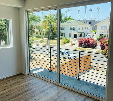 4th image of 660 1/2 N Mariposa Ave