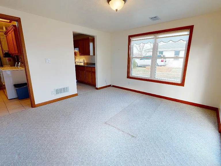 402 N Lafayette St — Photo 8
