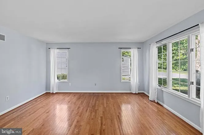 10652 Quarterstaff Rd — Photo 33