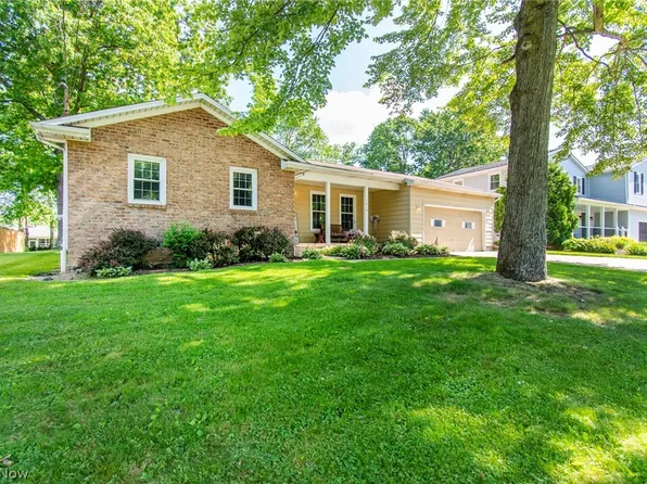 1818 Canavan Dr, Poland, OH 44514