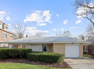 2711 Hawthorn Ln, Wilmette, IL 60091