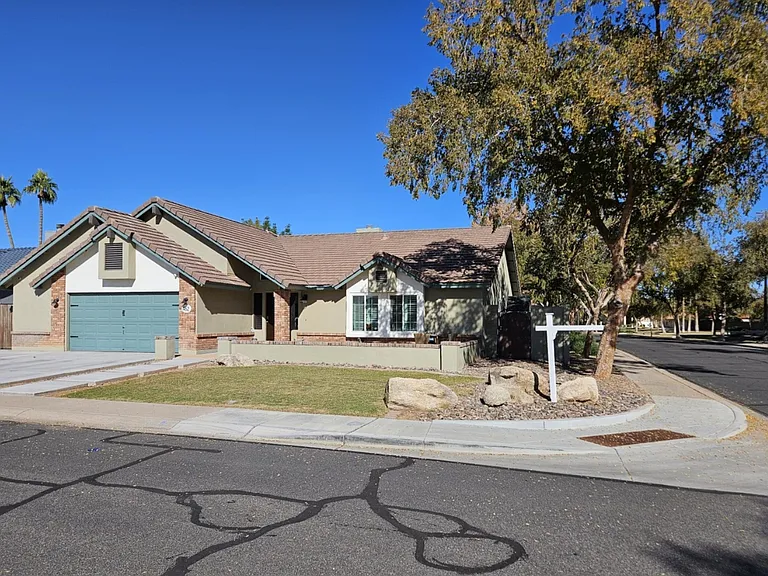 462 E Merrill Ave — Photo 3