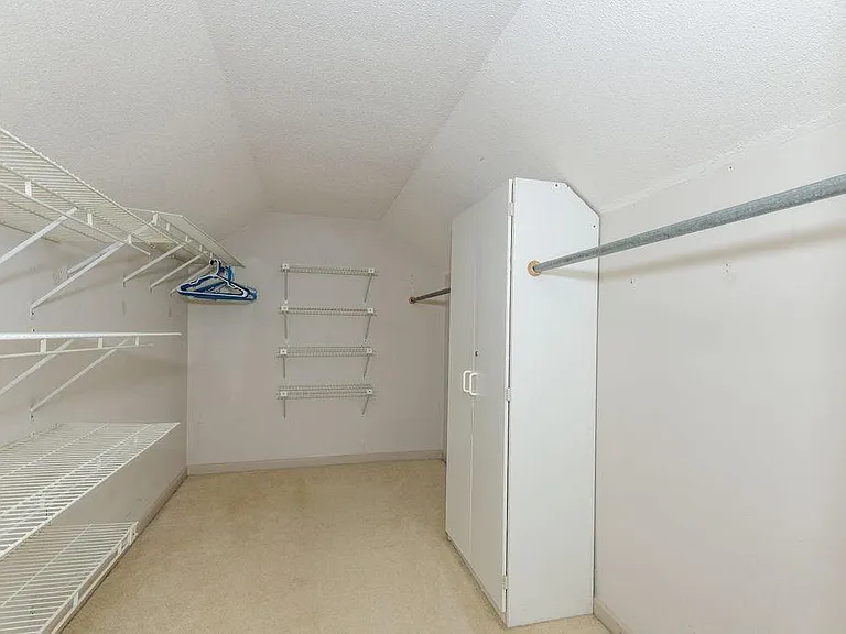 10315 Crescent Ridge Dr — Photo 18