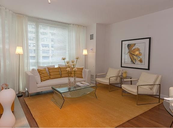 3rd image of 330 W 39th St APT 6K