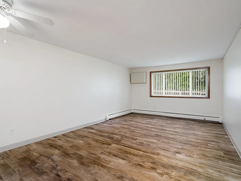 Drake Apartments — Photo 12