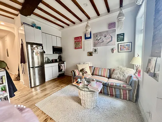 Rented by Nolita Group | media 12