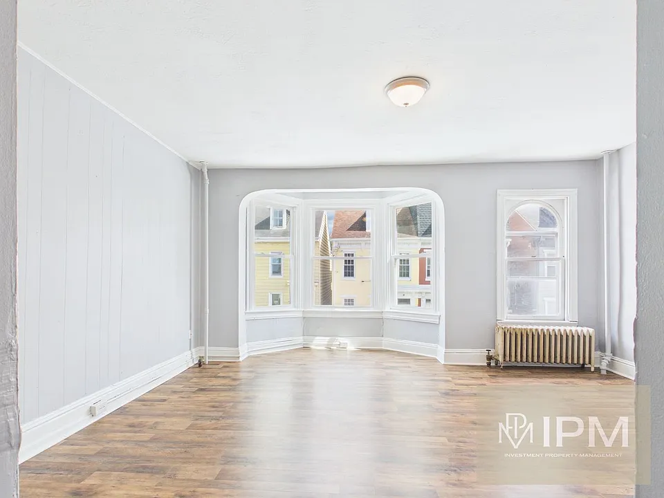 23 E South St