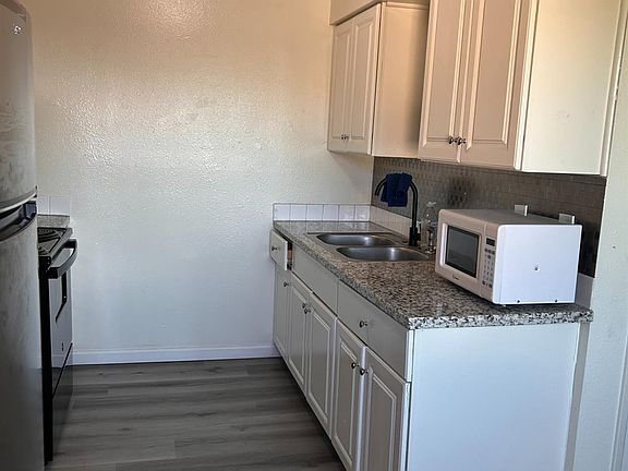 4th image of 475 N Manila Ave #202