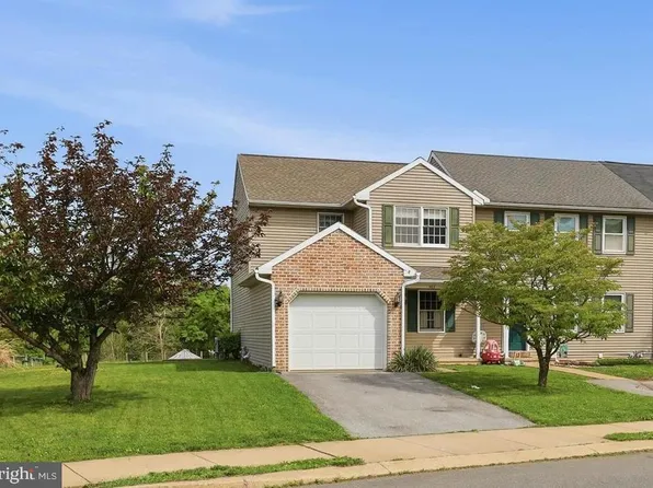 107 Red Stone Cir, Reinholds, PA 17569