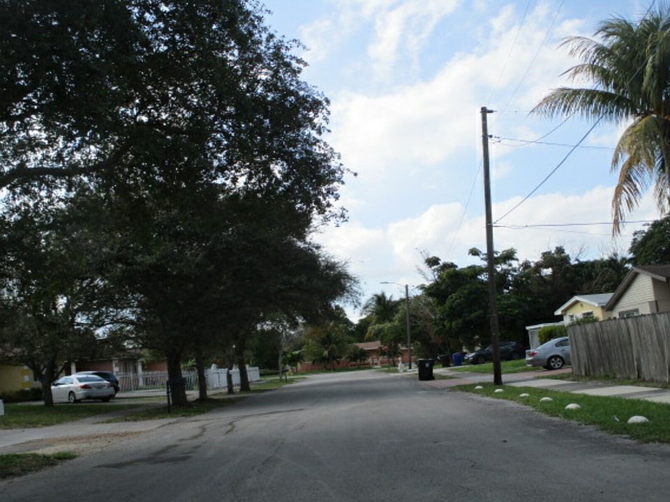 2nd image of 360 NE 176th St