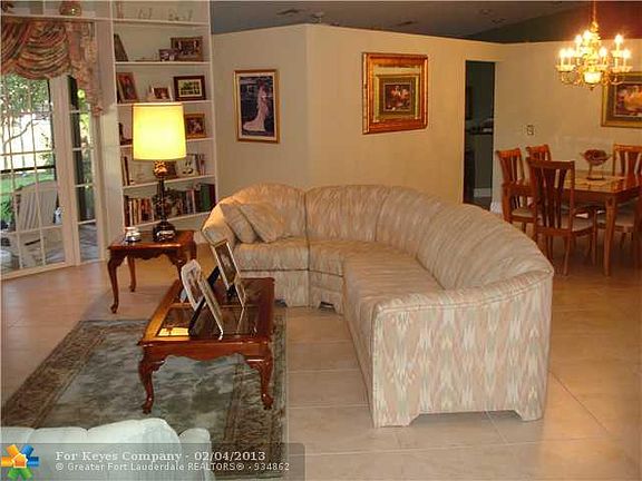 4th image of 10701 NW 18th Dr