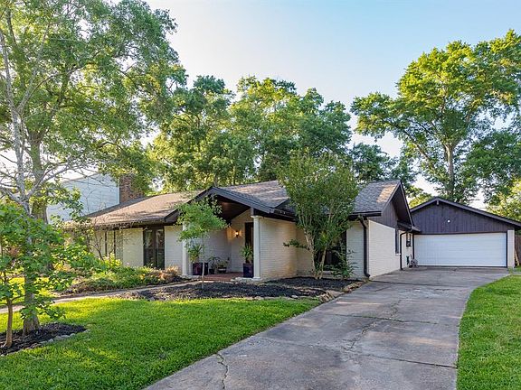 2nd image of 419 Shadow Creek Dr