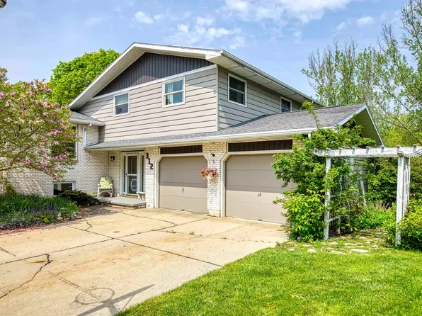 312 Steven Ct, Denmark, WI 54208