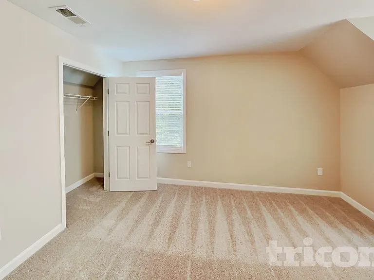 1026 Chelsea Dr — Photo 12