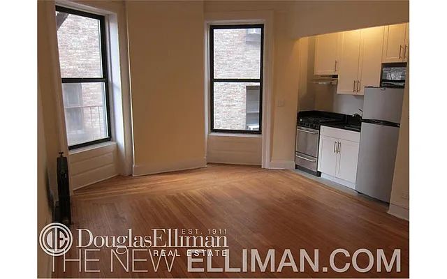 Rented by Douglas Elliman | media 23