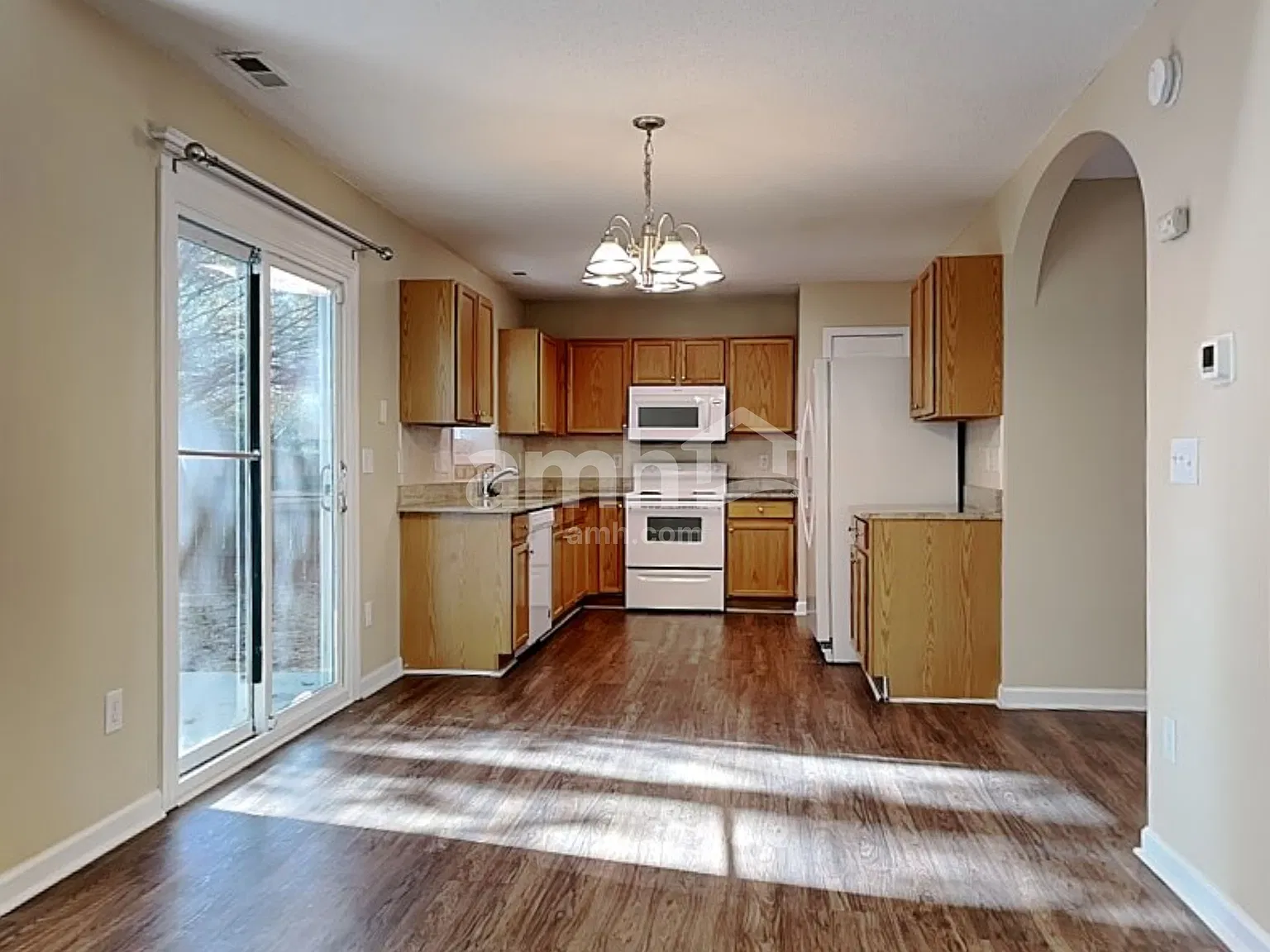 3 bed, 2.5 bath, 1912 sqft, $2,325 — Photo 4