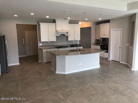 3rd image of 616 Willow Lake Dr