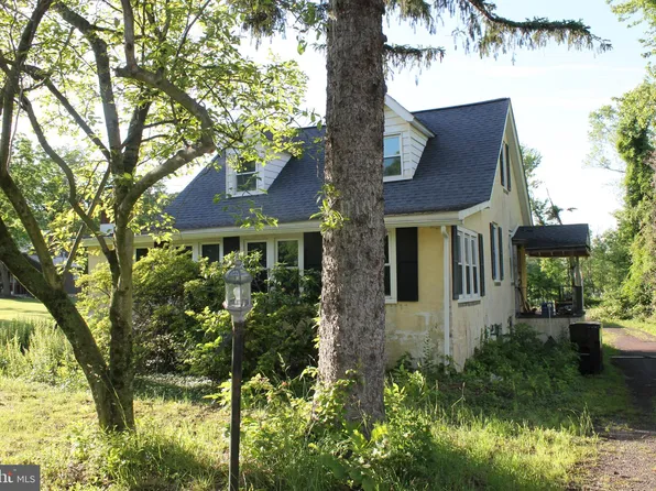2042 Upper Ridge Rd, Green Lane, PA 18054