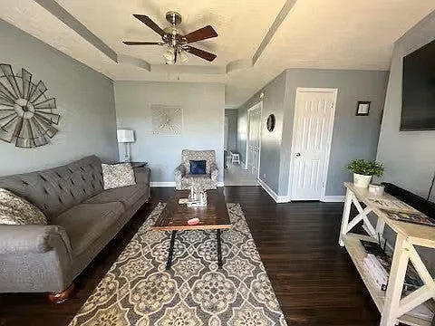 3 bed, 2.0 bath, 1100 sqft, $1,700 — Photo 3