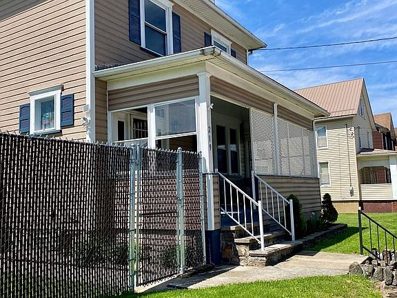 4th image of 219 Strayer St