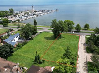 745 Lake Shore Rd, Grosse Pointe Shores, MI 48236