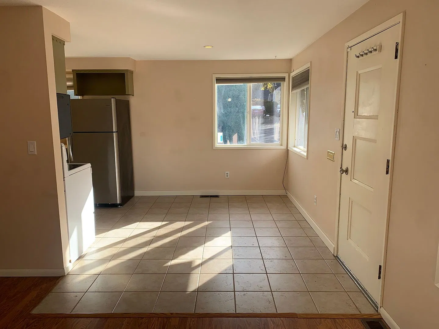 $1,700 - Private, Two Bedrooms, One Bathroom Duplex Available for Lease Now! — Photo 4