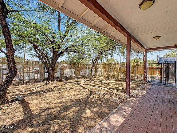 4th image of 2806 N Palo Verde Ave