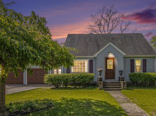 606 E 2nd St, Lawton, MI 49065