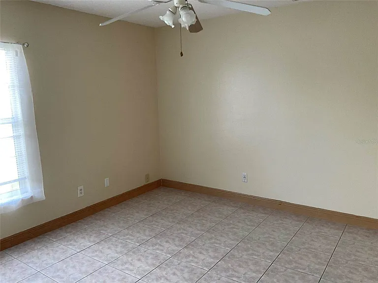 715 Fairlawn Dr — Photo 22