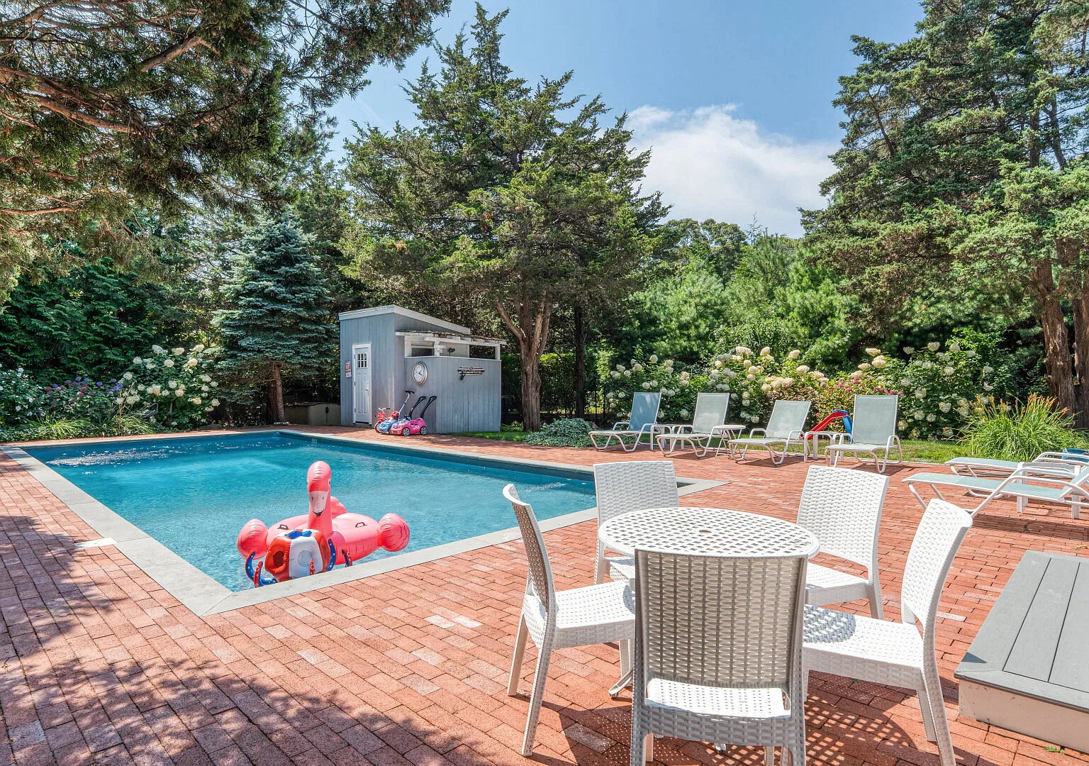 Charming East Hampton Home, Heated Pool, Perfect for Families — Photo 2