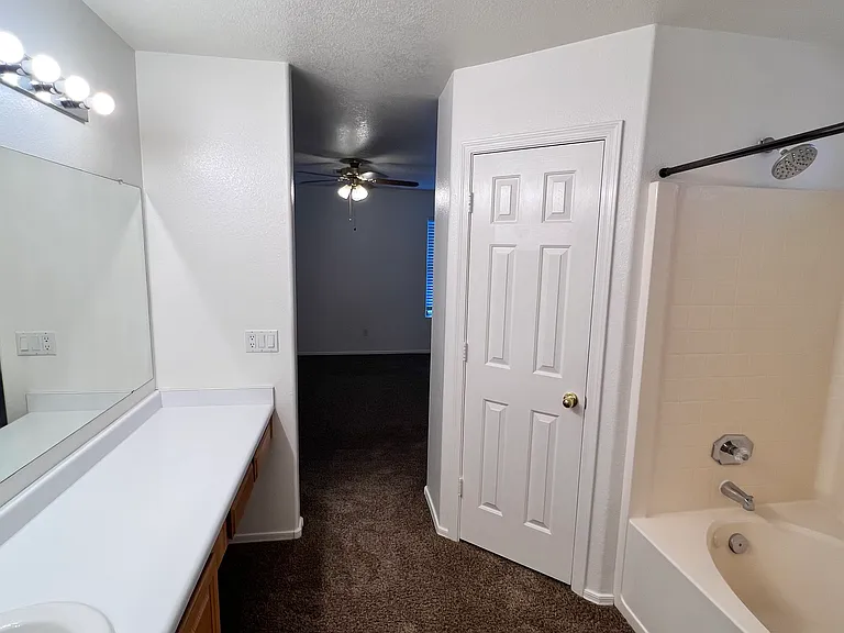 3041 W Horsham Dr — Photo 22