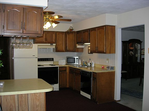 Kitchen and Breakfast Bar