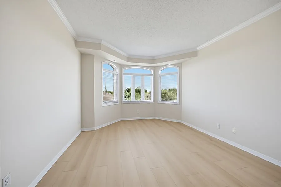190 Rustic Hills Crescent Unit 7 — Photo 3