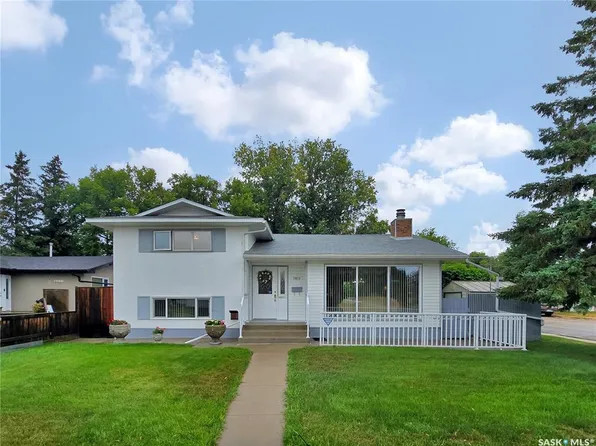2429 Cumberland AVENUE S, Saskatoon, SK S7J 1Z8