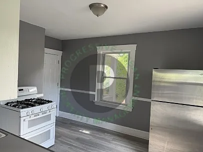 10709 Fidelity Ave — Photo 2