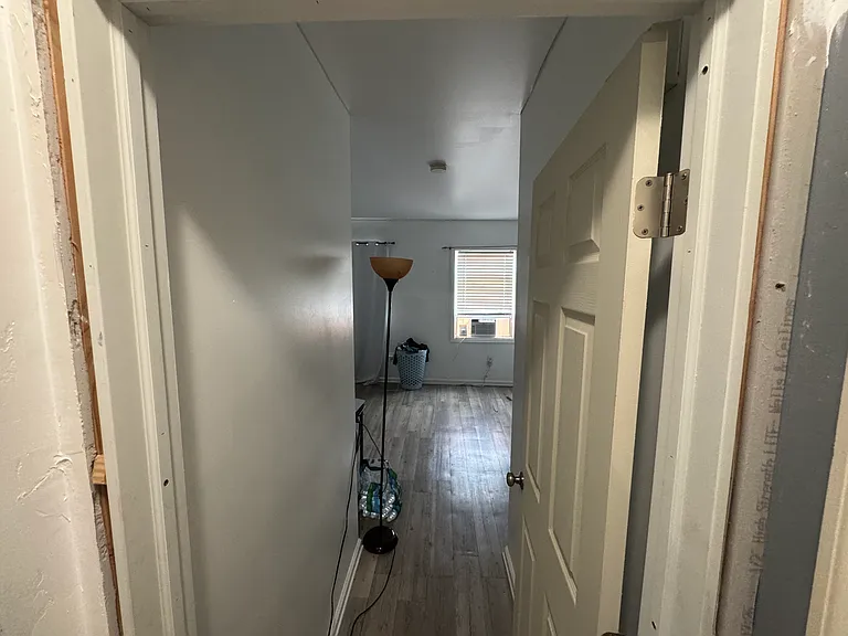 1149 E 4th St #3 — Photo 8