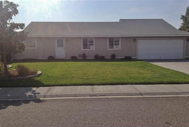 4723 Daisy St photo 1