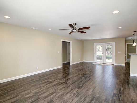 3rd image of 9415 Elm Ave