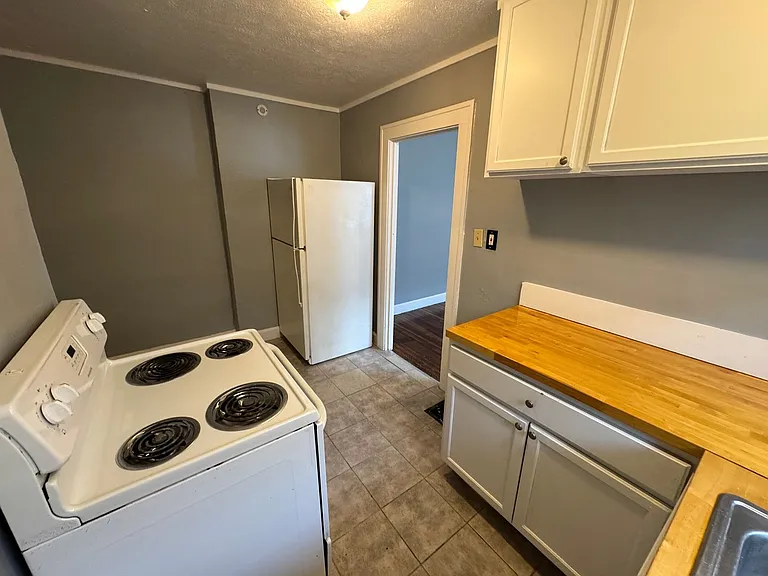 738 N Bosart Ave — Photo 11