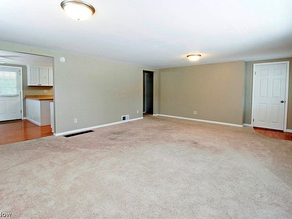 3rd image of 1115 W Taylor St