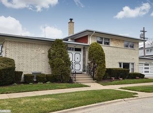 7600 Kilbourn Ave, Skokie, IL 60076