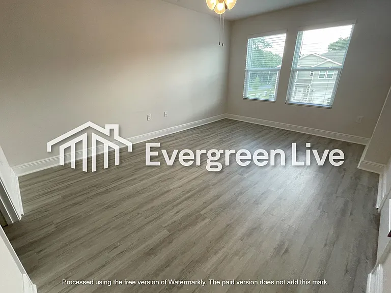 9843 Fowler Ave — Photo 17